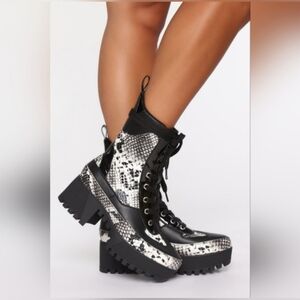 Fashion Nova Walk The Other Way 2" Booties Black/White